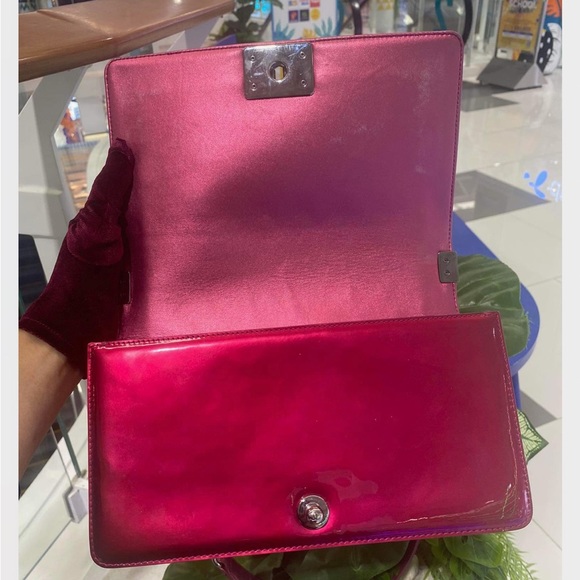 Rare🔥🔥Chanel Metallic Hot Pink Patent Medium Boy Bag - Picture 9 of 16